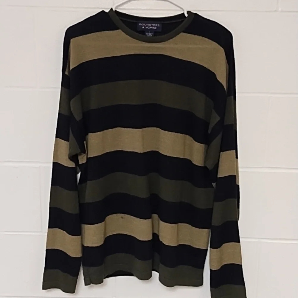 Roundtree & Yorke Lightweight Fine Gauge Crewneck Wool Blend Pullover Sweater